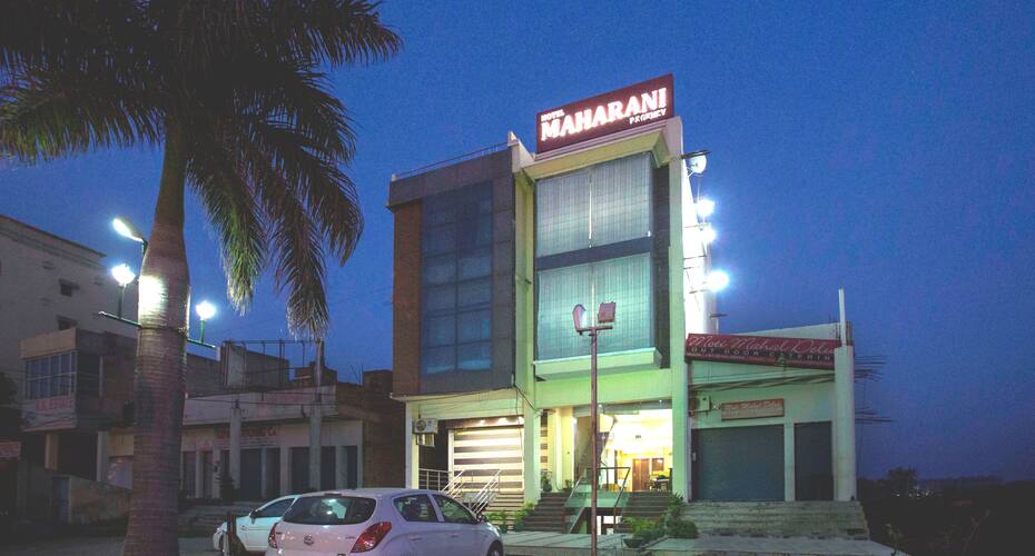Hotel Maharani Regency, Zirakpur 1
